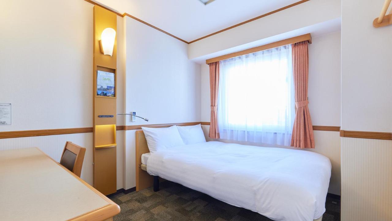 阪急十三站西口东横inn 大阪 外观 照片