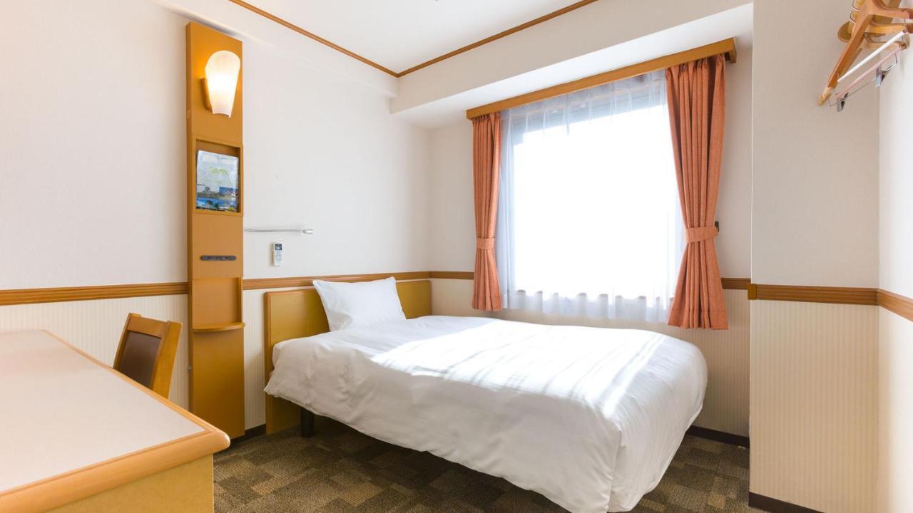 阪急十三站西口东横inn 大阪 外观 照片