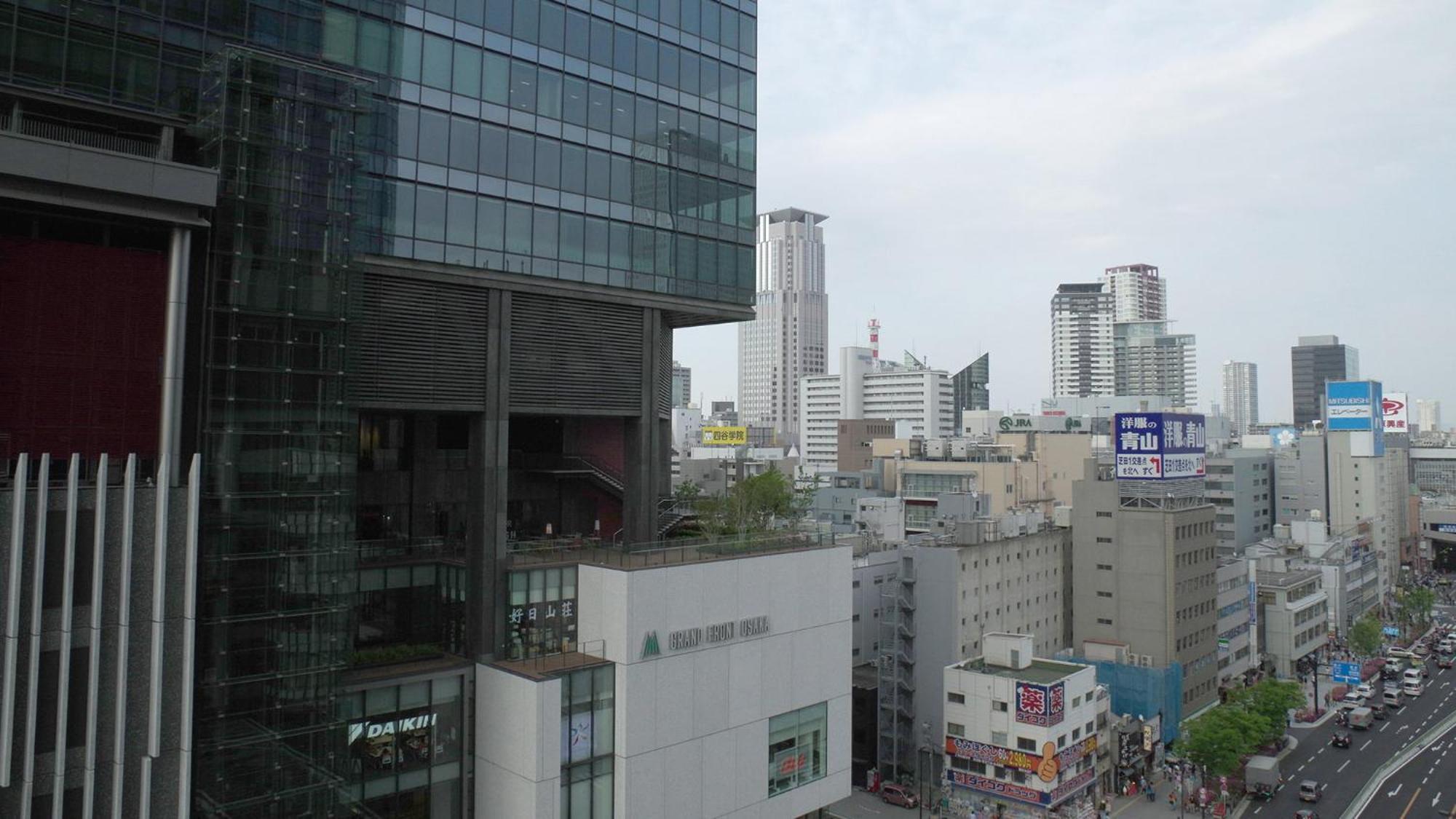 阪急十三站西口东横inn 大阪 外观 照片